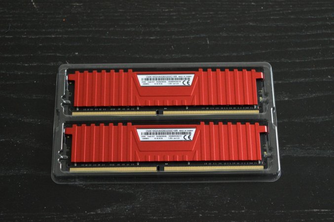 Corsair Vengeance LPX 3200Mhz back.jpg