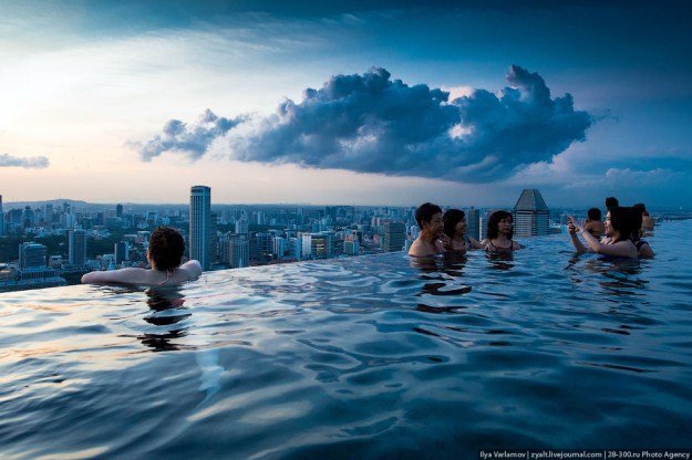 infinity-pool-in-the-sky-at-marina-bay-sands-hotel-singapore-026.jpg