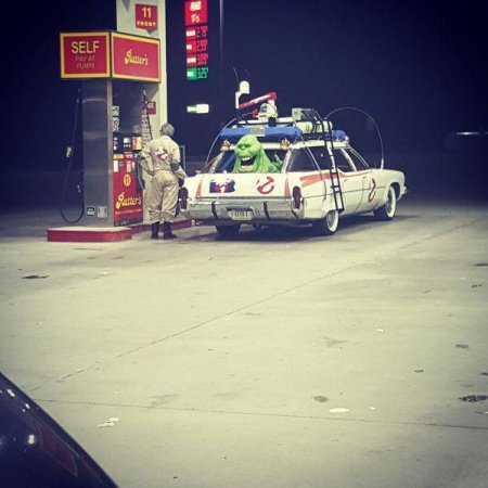 gas-station-ghostbusters-car-cosplay-slimer-14313890373.jpg