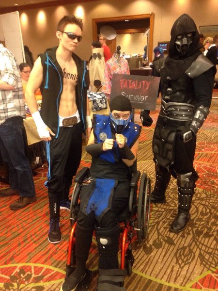 mortal-kombat-fatality-survivor-wheelchair-cosplay-costume-1462955235T.jpg