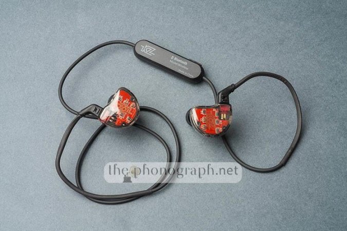 KZ-ZS10-with-Bluetooth-Cable-2.jpg