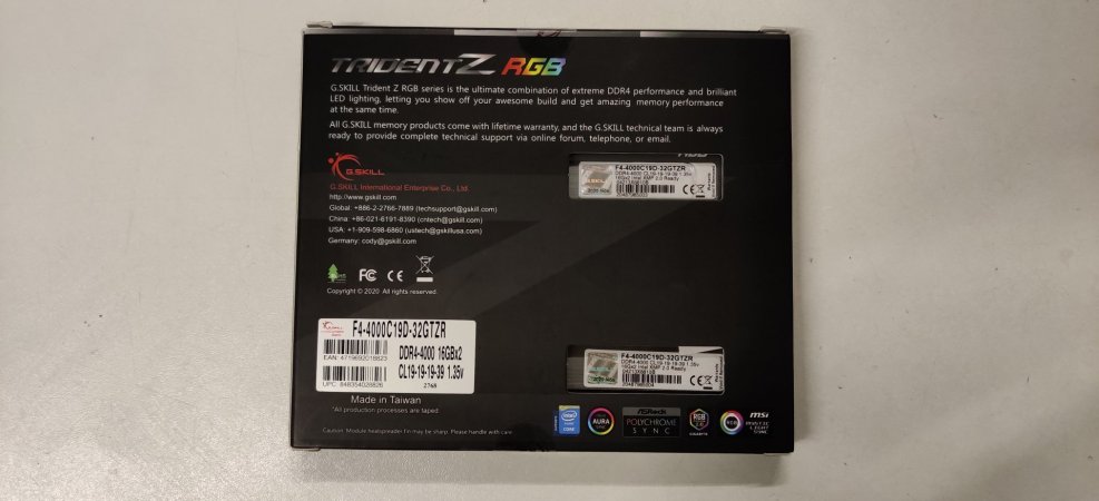 G.Skill Trident Z RBG F4-4000C19D-32GTZR 02.jpg