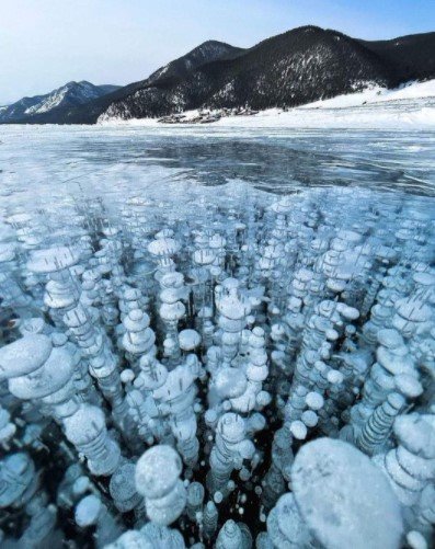 Zaledjeno mehurici metana u Bajkalskom jezeru..jpg