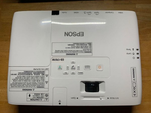 2. Epson EB-1761W.jpg