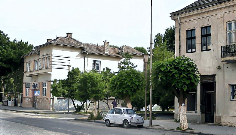 Centar, pogled na poštu.jpg