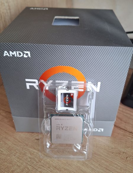 AMD_Ryzen_9_3900x_1.jpg