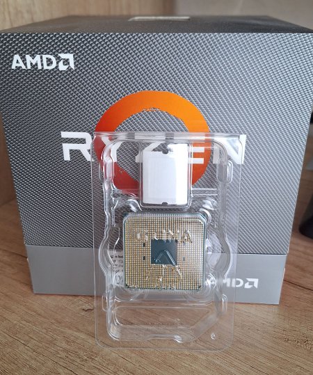 AMD_Ryzen_9_3900x_2.jpg