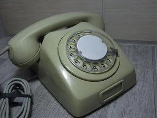 telefon s brojcanikom.jpg