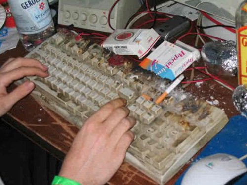 dirtykeyboard.jpg